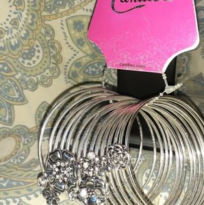 Flower detailed bracelet